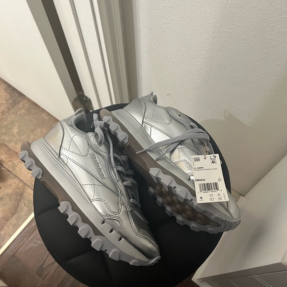 Reebok Cardi B Sneakers New with tags Size 8 - Picture 4 of 8